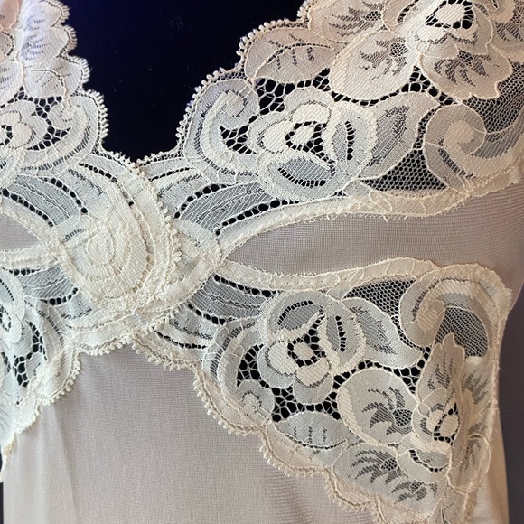 Vintage Vanity Fair Pastel Pink With Cream Floral Lace Slip Size 32 - Picture 6 of 9